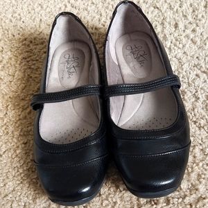 Life Stride Dare Woman Black Mary Jane Flat shoes..Size 7.5M